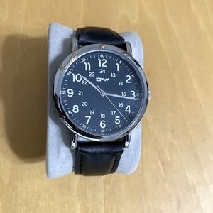 Men’s casual watch with leather strap